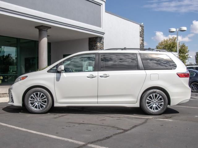 2020 Toyota Sienna XLE Auto Access Seat