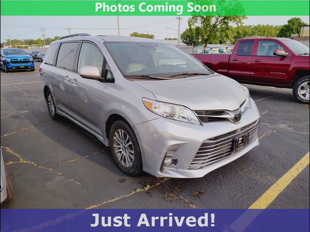 2020 Toyota Sienna XLE Auto Access Seat