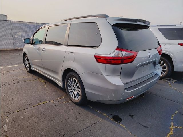 2020 Toyota Sienna XLE Auto Access Seat