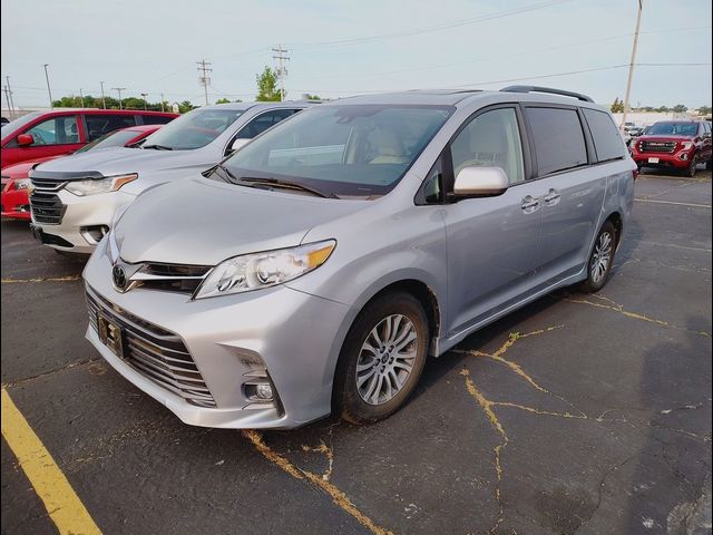 2020 Toyota Sienna XLE Auto Access Seat