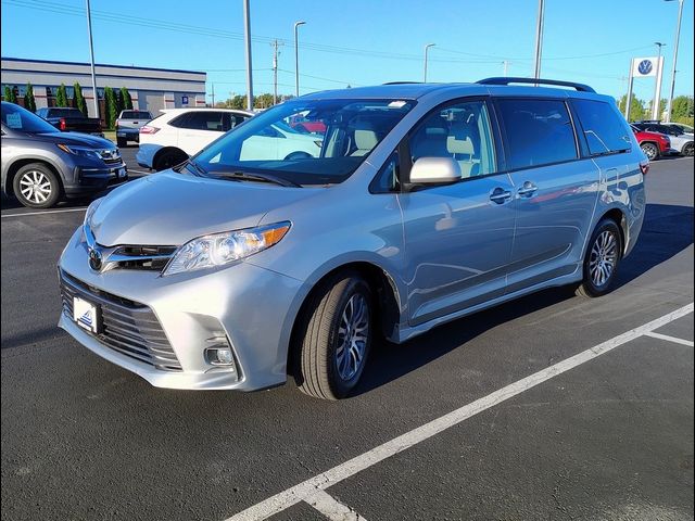 2020 Toyota Sienna XLE Auto Access Seat