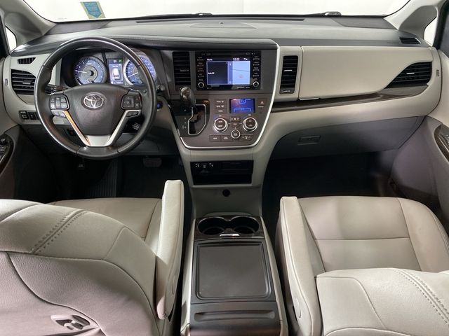 2020 Toyota Sienna XLE