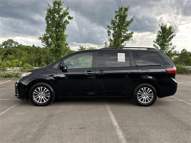 2020 Toyota Sienna XLE