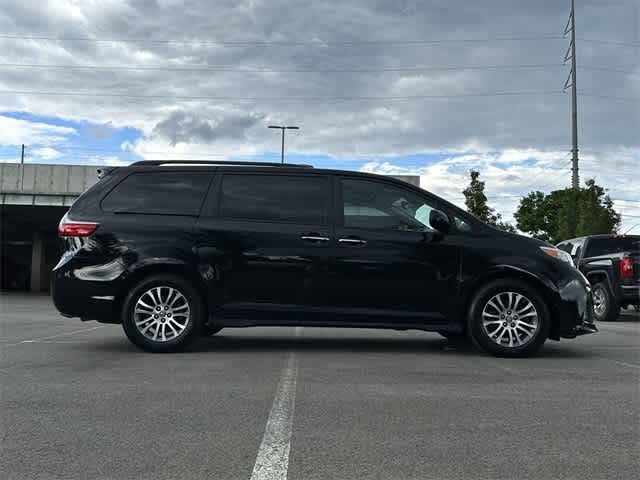 2020 Toyota Sienna XLE