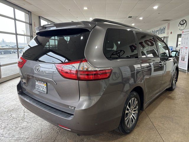 2020 Toyota Sienna XLE