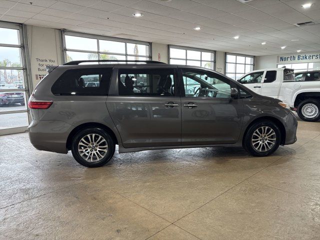 2020 Toyota Sienna XLE