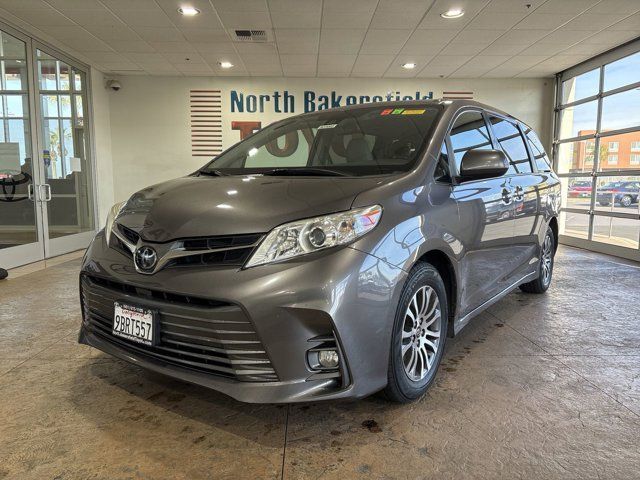 2020 Toyota Sienna XLE