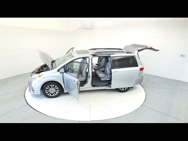 2020 Toyota Sienna XLE