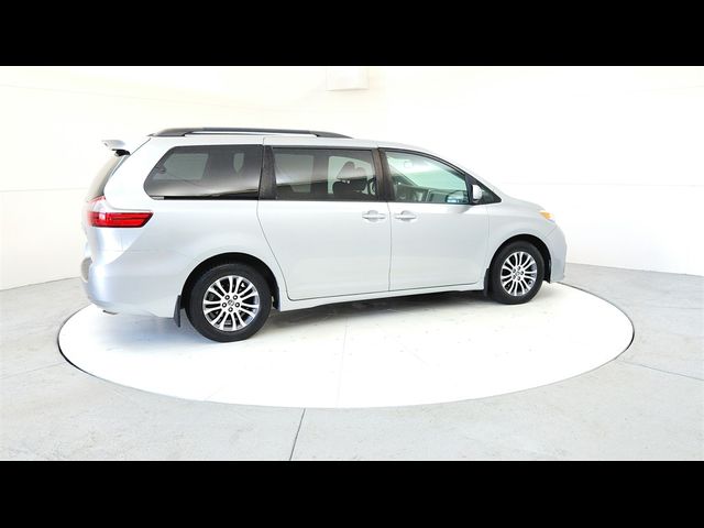 2020 Toyota Sienna XLE