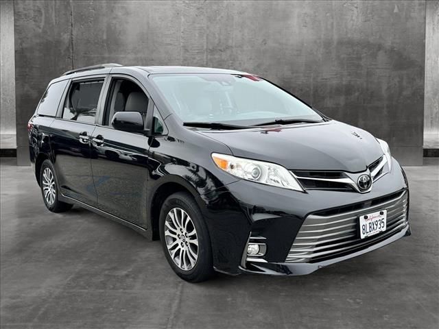 2020 Toyota Sienna XLE