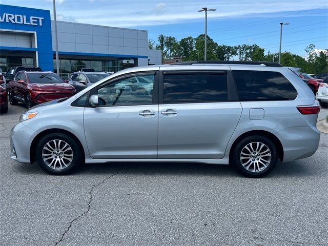 2020 Toyota Sienna XLE
