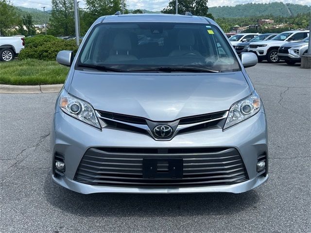 2020 Toyota Sienna XLE