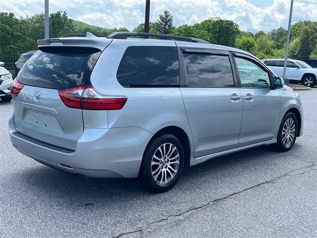 2020 Toyota Sienna XLE