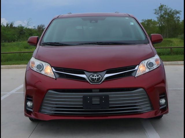 2020 Toyota Sienna XLE