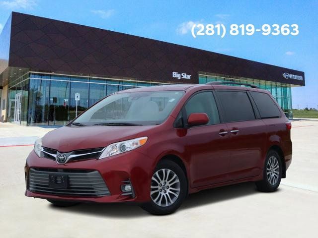 2020 Toyota Sienna XLE