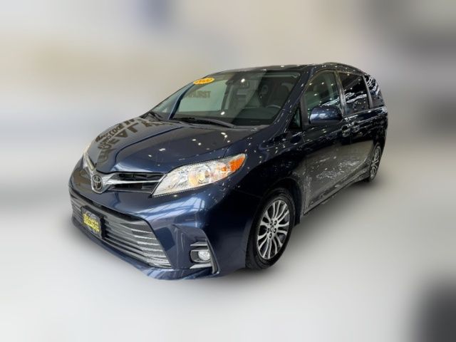 2020 Toyota Sienna XLE