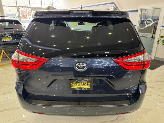 2020 Toyota Sienna XLE