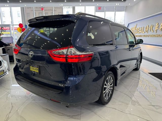 2020 Toyota Sienna XLE