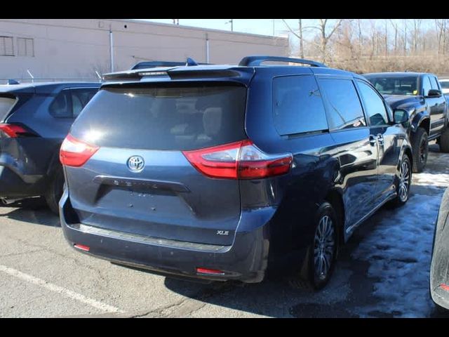 2020 Toyota Sienna XLE