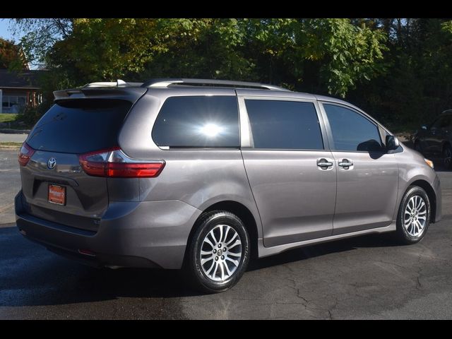 2020 Toyota Sienna XLE Auto Access Seat