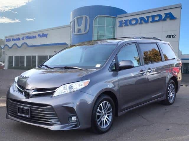 2020 Toyota Sienna XLE