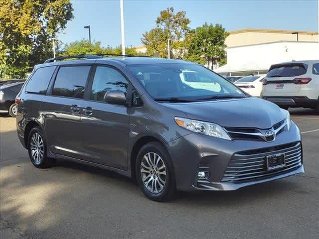 2020 Toyota Sienna XLE