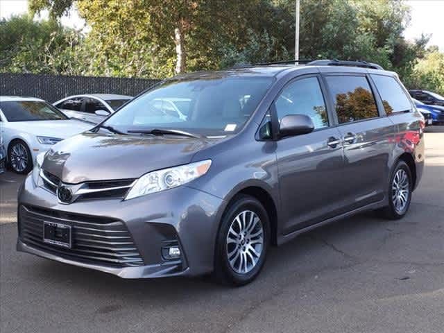 2020 Toyota Sienna XLE