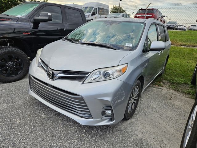 2020 Toyota Sienna XLE