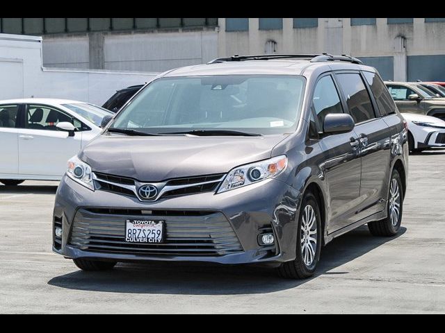 2020 Toyota Sienna XLE