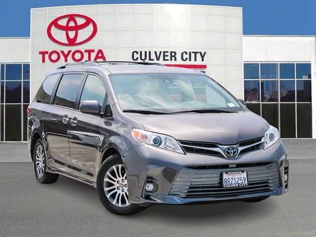 2020 Toyota Sienna XLE