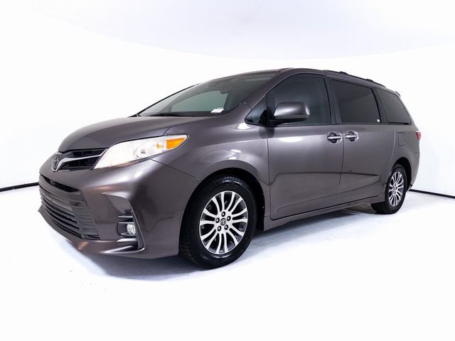 2020 Toyota Sienna XLE