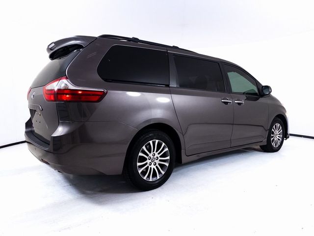 2020 Toyota Sienna XLE