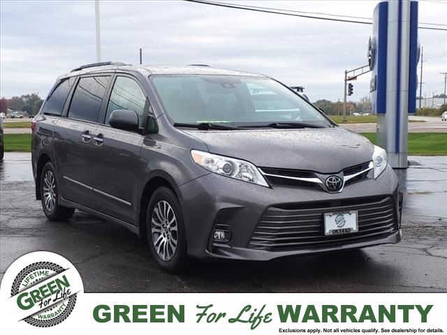 2020 Toyota Sienna XLE Auto Access Seat