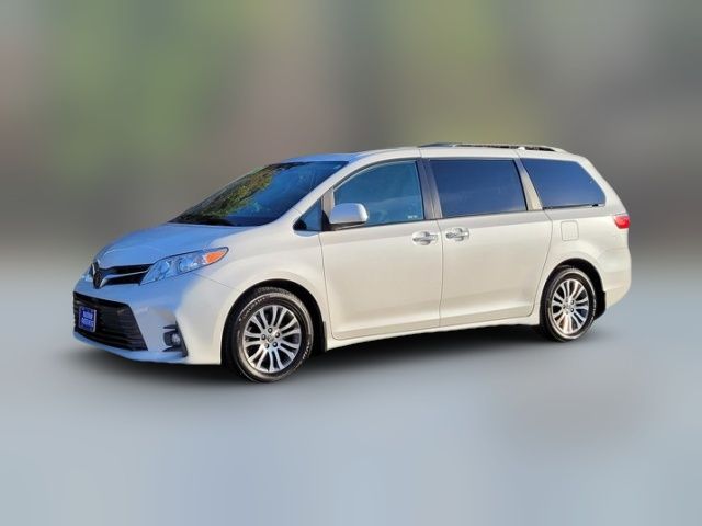 2020 Toyota Sienna XLE