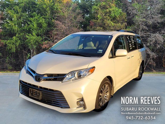 2020 Toyota Sienna XLE