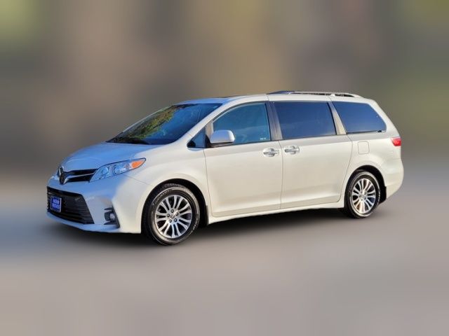 2020 Toyota Sienna XLE