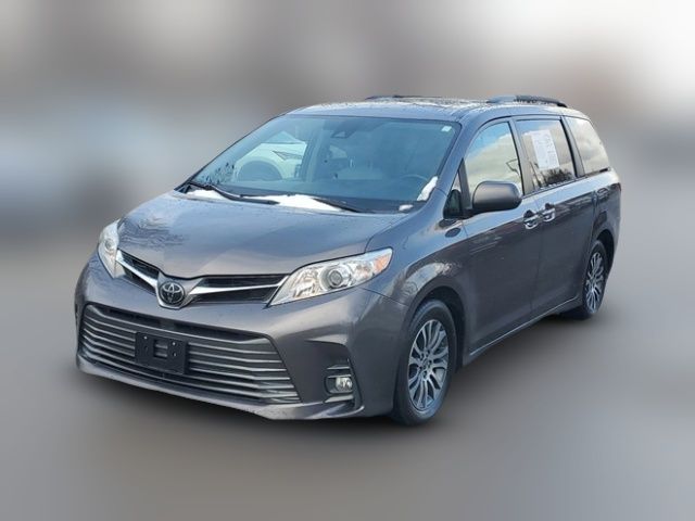 2020 Toyota Sienna XLE