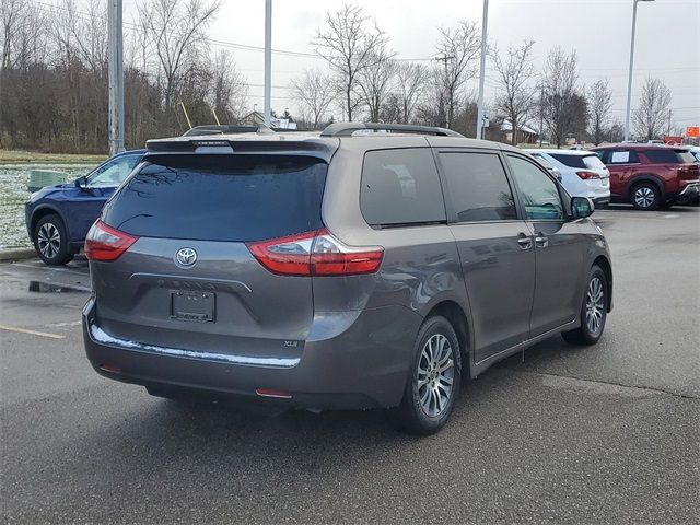 2020 Toyota Sienna XLE