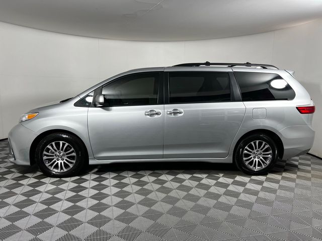 2020 Toyota Sienna XLE