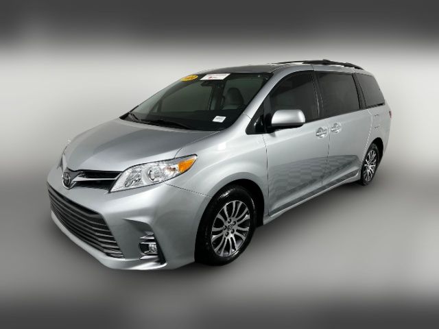 2020 Toyota Sienna XLE