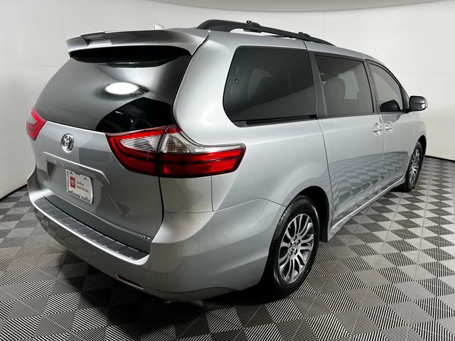 2020 Toyota Sienna XLE