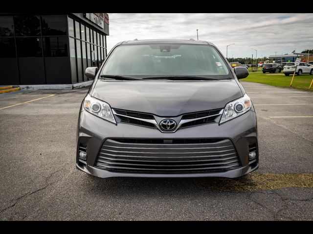 2020 Toyota Sienna XLE