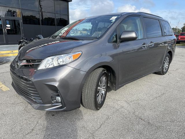 2020 Toyota Sienna XLE