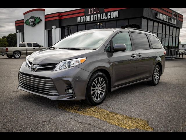 2020 Toyota Sienna XLE