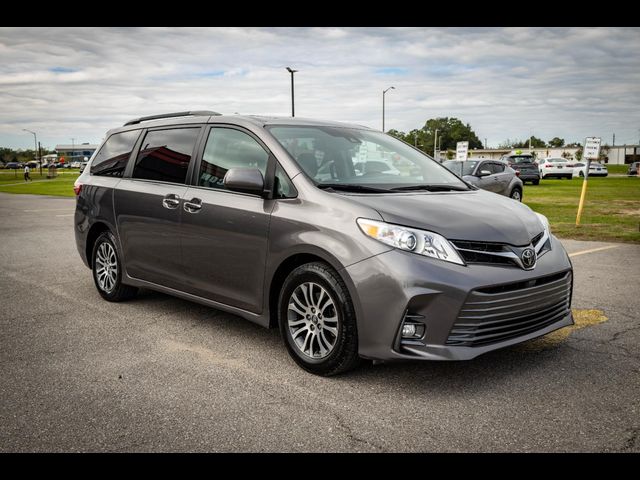 2020 Toyota Sienna XLE