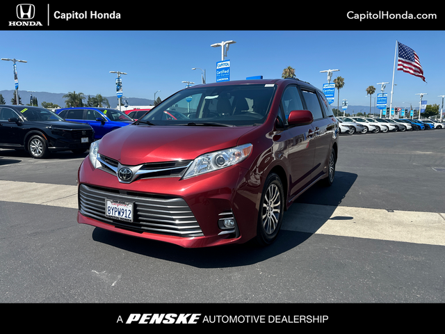 2020 Toyota Sienna XLE