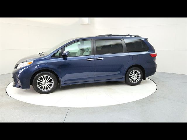 2020 Toyota Sienna XLE