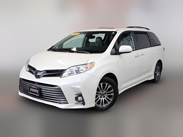 2020 Toyota Sienna XLE