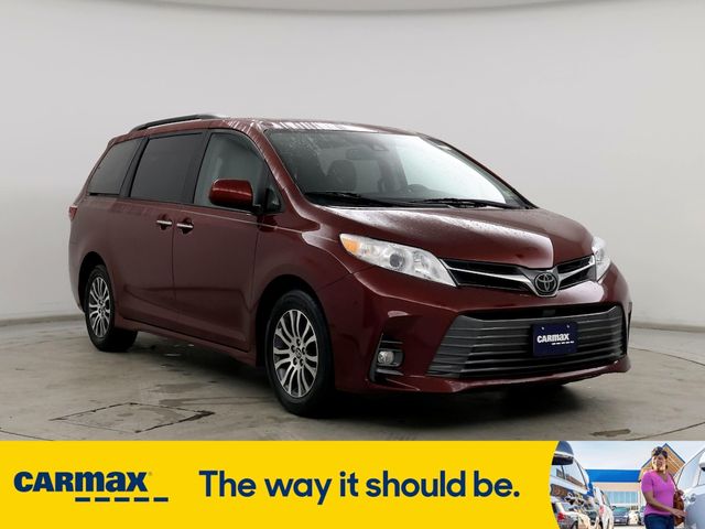 2020 Toyota Sienna XLE