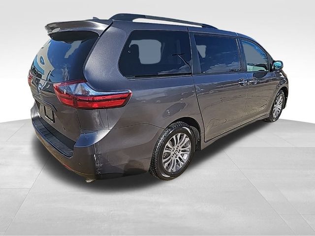 2020 Toyota Sienna XLE